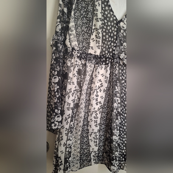 Loveriche dress patch print long sleeve dress size Medium lighweight boho casual - Picture 5 of 5